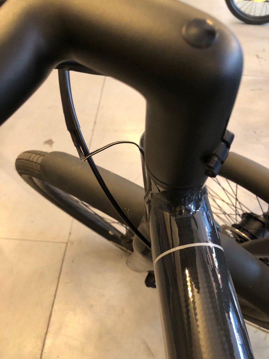 23/ ?? km, month 24: Unprotected wires on the front of my  @vanmoof S2 after the service. It was not like this before. Told this is the correct repair method.  #surelynot 