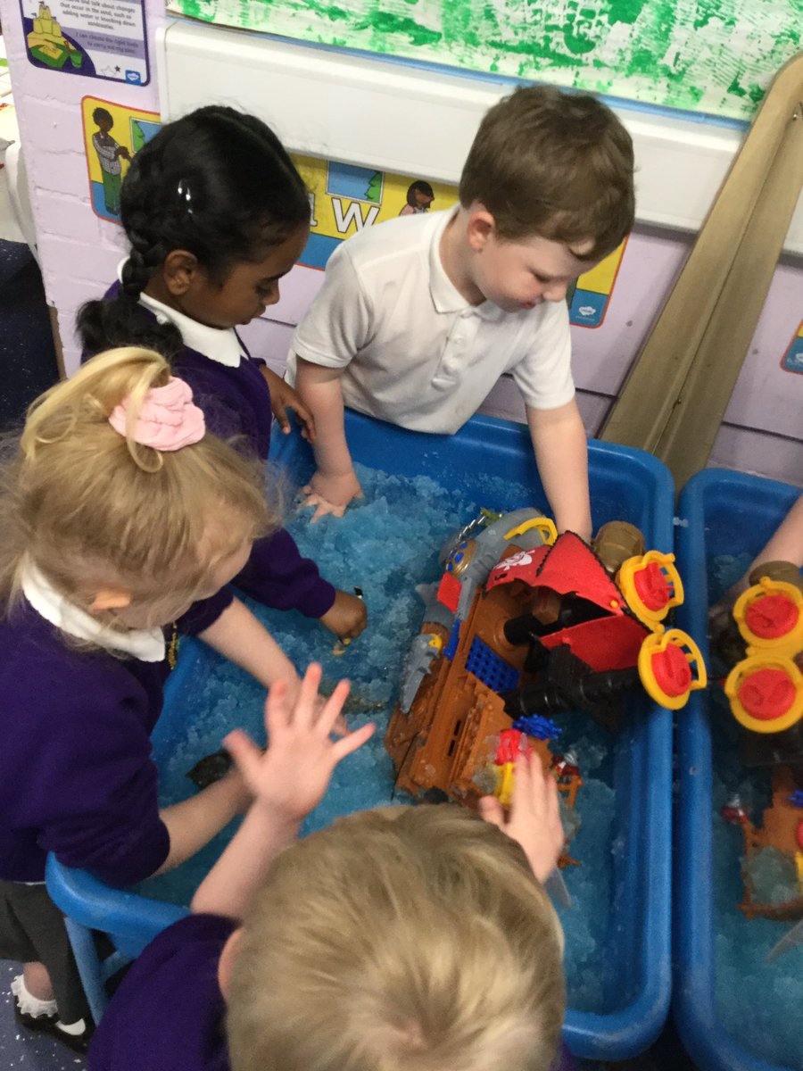 GarswoodNursery's tweet image. Lots of sensory exploration and descriptive vocabulary in our gooey Gelli Baff tray today @GarswoodPrimary #sensory #DescriptiveLanguage #EYFS #ImaginativePlay #CooperativePlay