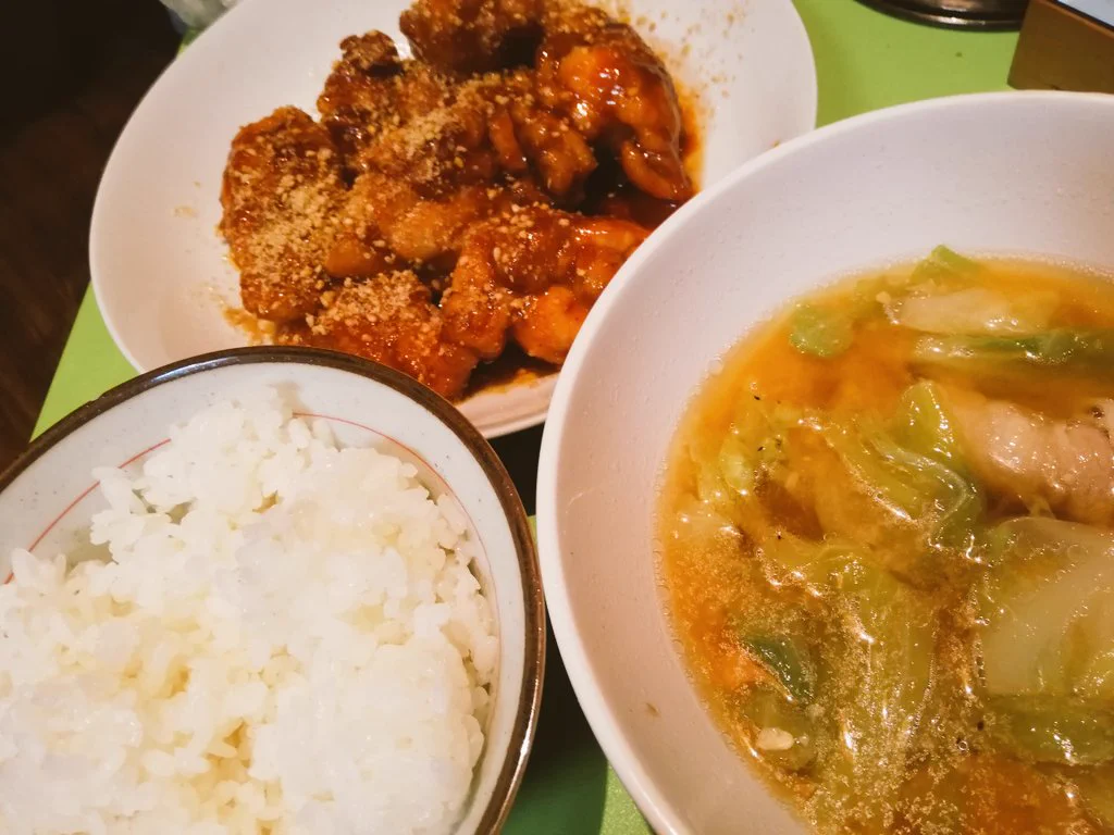 今日はゆかり様フルコースなのです。(お味噌汁も豚バラにんにくのやつ)
ブロッコリーご飯もブロッコリーが安いときに作って貯めとこーと思うのですが美味しくて次の日までに無くなってしまう😂
いつもお世話になっております。  