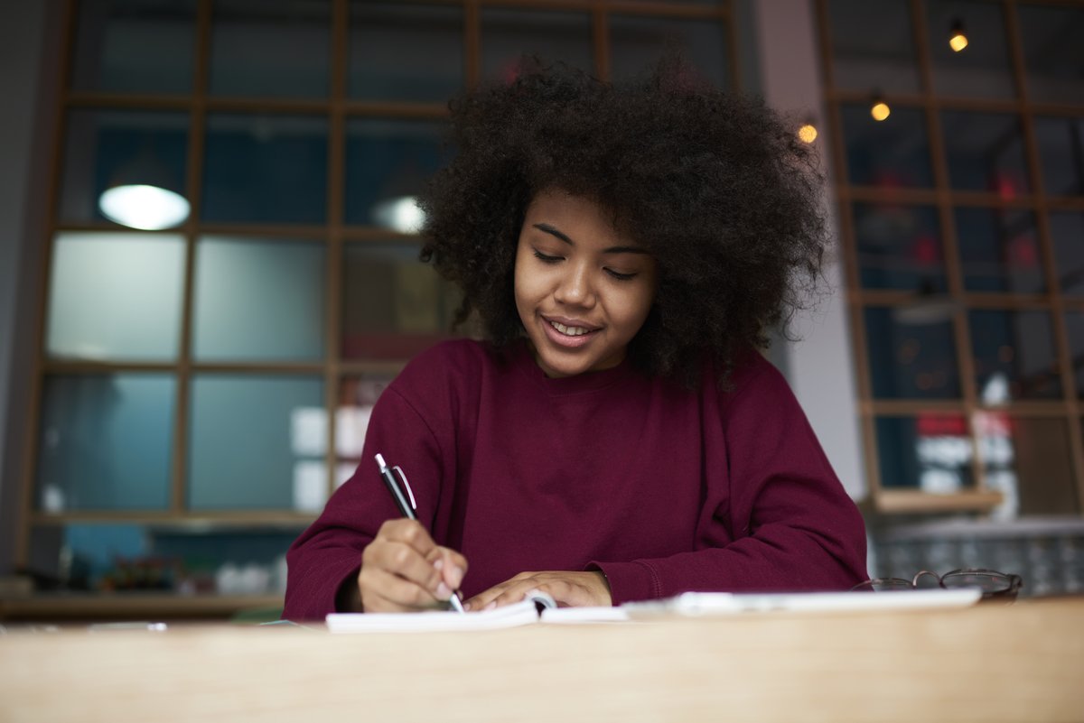 Zoek jij een veelzijdige meeloopstage bij Plus Magazine, het grootste maandblad van Nederland? In ons gezellige team draai je mee als volwaardig redacteur. En krijg je alle begeleiding om jouw talent te laten groeien! Meer weten? Stuur me een berichtje! mediastages.nl/stages/online-…