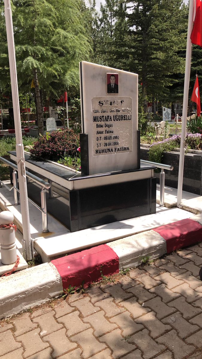 2008 yılında Bingöl'de terör örgütü ile girilen çatışmada şehit olan Uzm.J.2.Kad.Çvş Mustafa UĞURELLİ'nin şahadetinin sene-i devriyesinde kabristanı ziyaret edilerek dualar okundu. 🇹🇷
<a href="/tcailesosyal/">T.C. Aile ve Sosyal Hizmetler Bakanlığı</a> <a href="/deryayanikashb/">Derya Yanık</a> <a href="/ashb_sehitgazi/">Şehit Yakınları ve Gaziler Genel Müdürlüğü</a> <a href="/TC_kkalevalilik/">Kırıkkale Valiliği</a> <a href="/yakupyesilirmak/">Yakup Yeşilırmak</a>