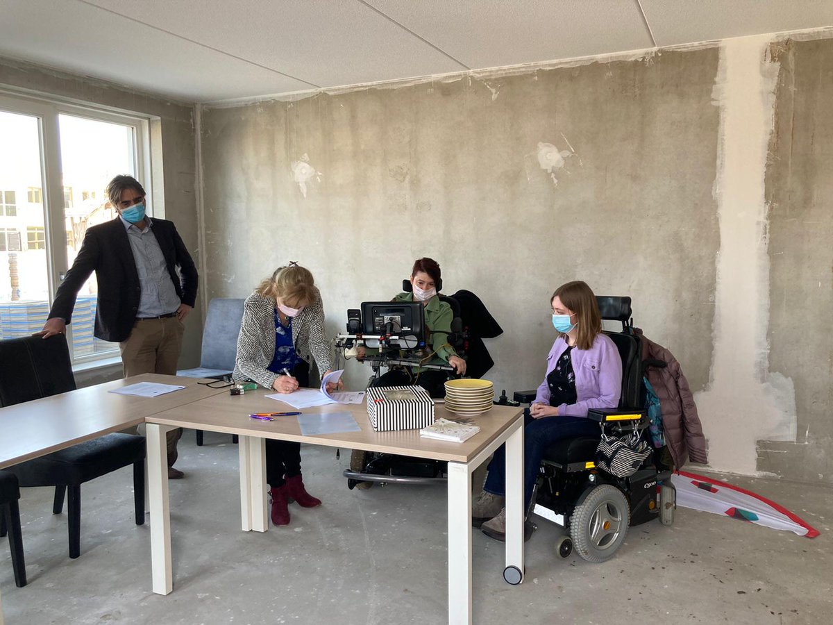 MindsetWonen's tweet photo. Hierbij nog een aantal foto’s van het bijzondere moment vorige week woensdag! Naast de ondertekening van ons contract met #Talis, hebben wij ook voor het eerst onze appartementen van binnen mogen bewonderen. Voor alle bewoners een zeer speciale dag!

#Woenderskamp #Nijmegen https://t.co/5QjyNU74dl