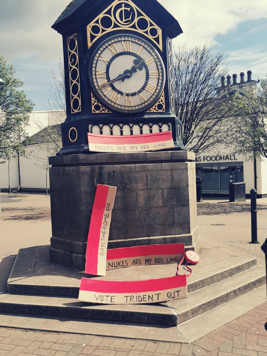 A stroll to the town centre with my #votenukesout signs  ✌ ☮️☮️✌#nukesaremyredline #ScottishElections2021 #bairnsnotbombs #nuclearban