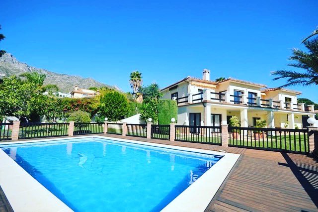 MarbellaInter's tweet photo. Luxury villa for sale in the prestigious area of Nagueles / Sierra Blanca, 5 mins from Marbella town, beautiful beaches, the Golden Mile &amp; Puerto Banus.   €1,950,000  
https://t.co/cCf1CKo6Xo
-
#luxuryrealestate #costadelsol #luxury #realestate #intermarbella #marbellaproperty https://t.co/Sxz1bgaBXA