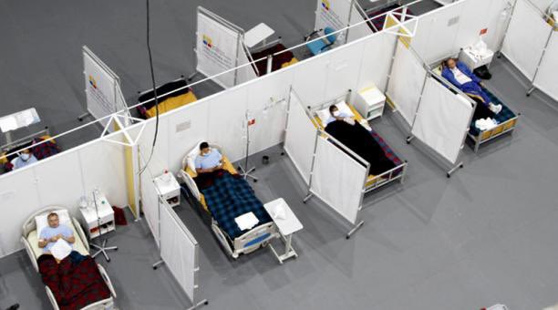 EcuavisaInforma's tweet photo. 🔴 ¡ATENCIÓN! Se suspende la atención espontánea en el centro temporal Bicentenario. 

Solo reciben pacientes derivados de los hospitales de la red de salud pública. 

Lea la noticia completa en 👉🏾 https://t.co/zimR8w4UEi https://t.co/9TgJ3oVsdz