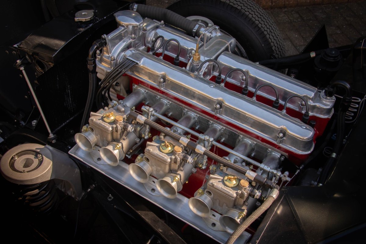 A truly eye-catching car, this 1952 Aston Martin DB2 FIA Ex-George Abecassis is a beautiful creation. 

For more information: aston.co.uk/cars-for-sale/…

#AstonMartin #AstonWorkshop #DB2