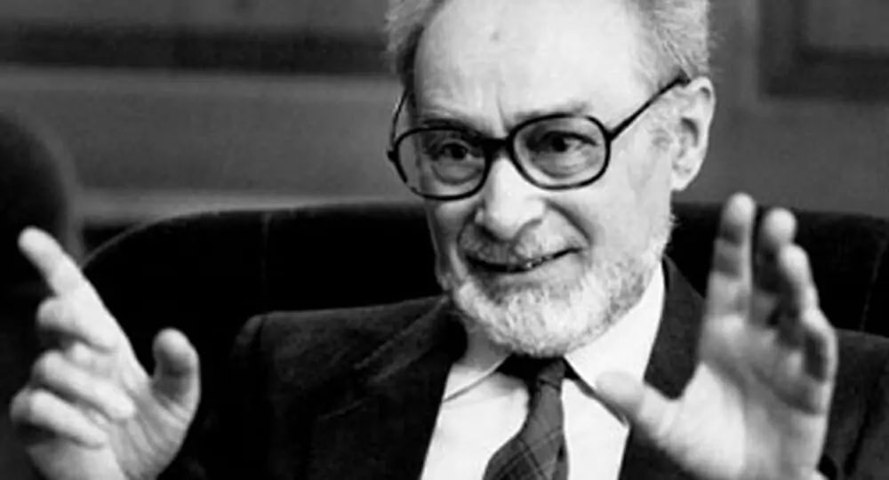 “I mostri esistono, ma sono troppo pochi per essere davvero pericolosi. Sono più pericolosi gli uomini comuni, i funzionari pronti a credere e obbedire senza discutere...”
Primo Levi - Se questo è un uomo