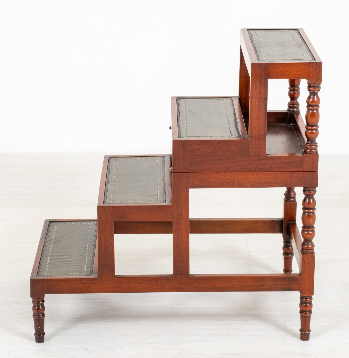 PhilipHuntUK's tweet image. Set of Metamorphic Library steps available from philiphuntantiques.co.uk #librarysteps #metamorphicsteps #coffeetable #antiquesandinteriors