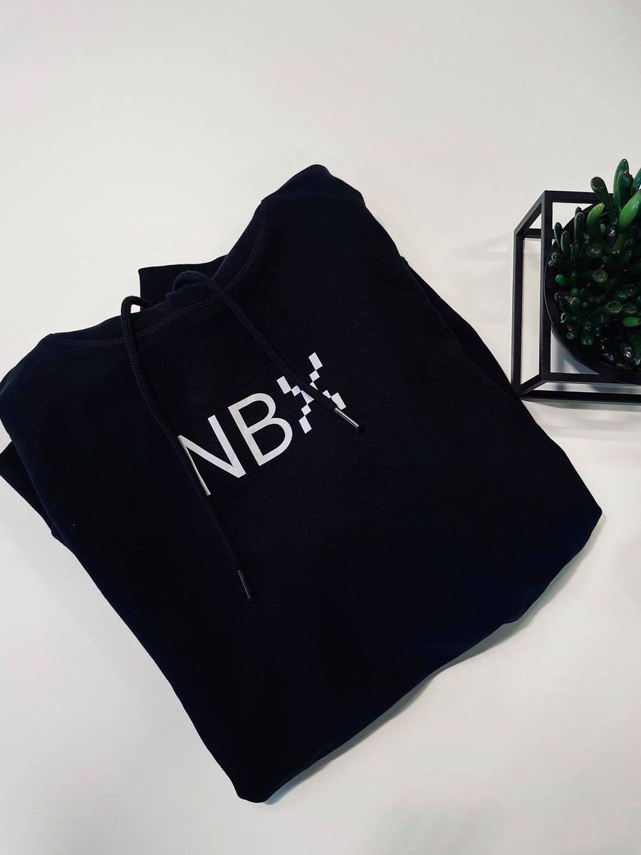 nbxcom's tweet photo. Vi er nå 2000 følgere på Twitter! 🥳 For å feire dette kjører vi en giveaway av to NBX hoodies med forskjellig og reflekterende trykk til en heldig vinner og en venn du ønsker skal vinne sammen med deg. For å delta👇

👉Følg oss 
👉Retweet 
👉Tagg en venn du vil vinne med https://t.co/bKUsaG9lOS