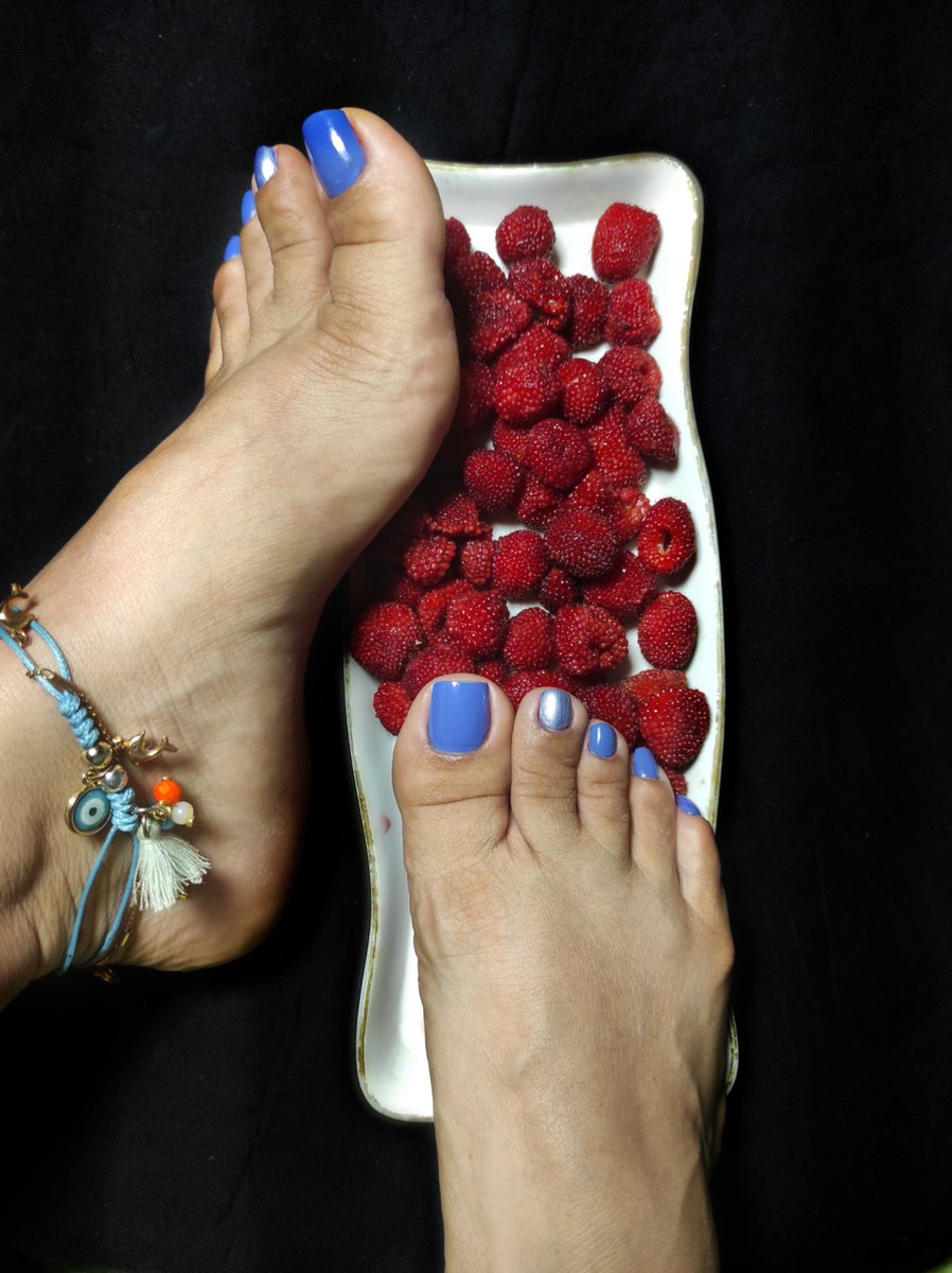 mandirafeet's tweet photo. come and enjoy my exclusive content 😜 50% for a month
#foot #feet #soles #feetsexy #foothot #prettyfeet #footjop #footjobandmodels #footmodel #feetmodel #latina https://t.co/5y5UmzIzi1