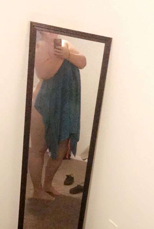 Go to Onlyfans.com/bellamibelly to see behind the towel 💋