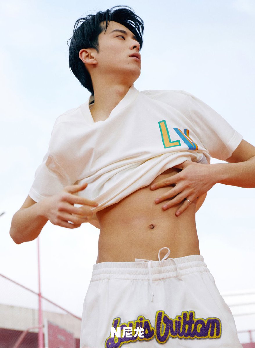 MeteorGardenBR's tweet photo. #DylanWang + #LouisVuitton + Revista #Nylon = Surtos matinais! 🔥 https://t.co/GEeazJatfC