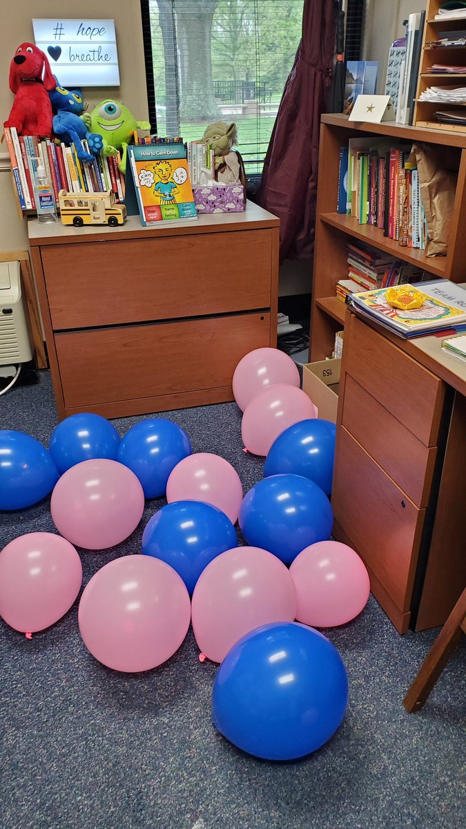 RossElementary's tweet photo. Thank you for an amazing, Principal's Day.  I love being a principal and cannot imagine any other school.  Love you all #TeamRoss @RossElementary @ParkwaySchools https://t.co/tYsU40mkq2