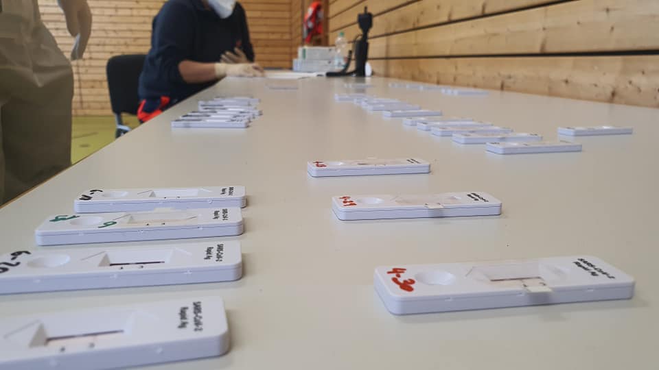 Testen, testen, testen: Schnelltests sind ein wichtiges Instrument, um die 3. Infektionswelle zu brechen. Das Badische Rote Kreuz hat erheblichen Anteil daran, dass in Mittel- und Südbaden mittlerweile weitgehend flächendeckend getestet werden kann.drk-baden.de/aktuell/neuigk…