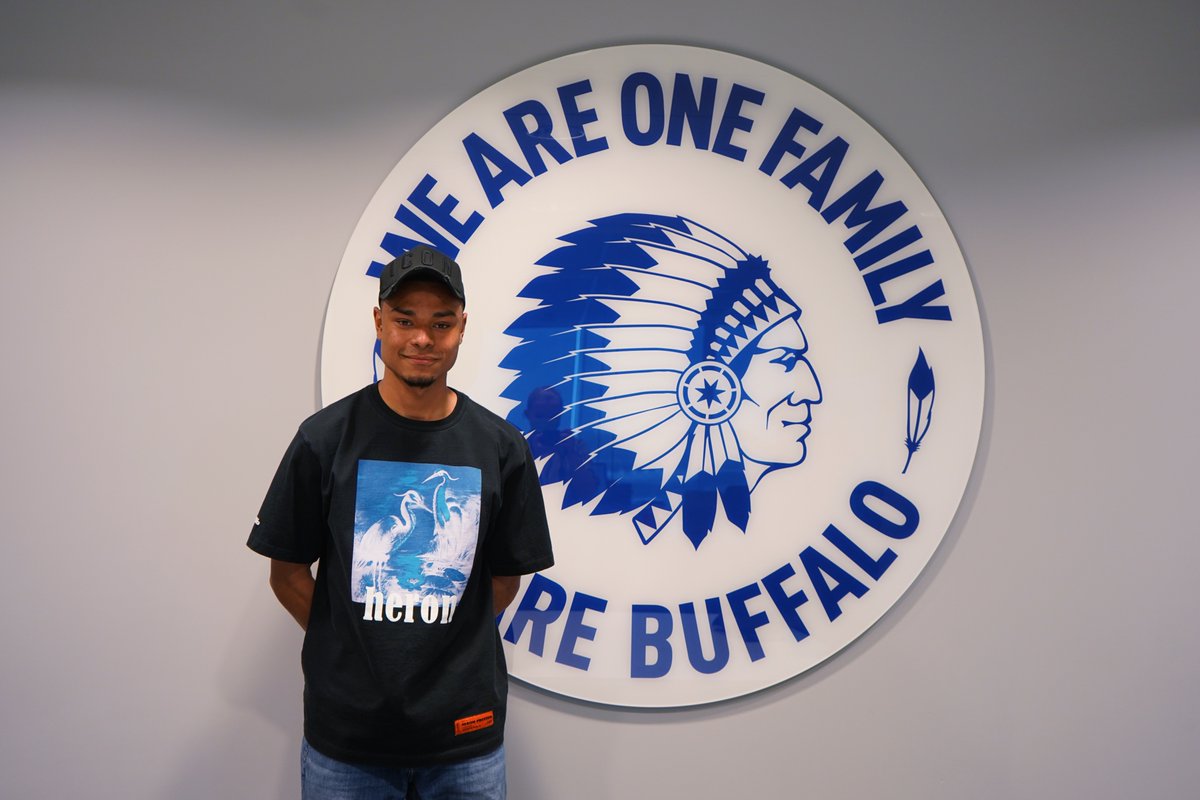 We maken verder werk van de toekomst. Sacha Bansé (20j) verlengt zijn contract en vervoegt zo een rijtje beloftevolle jongeren die kloppen aan de deur van de A-kern. Succes Sacha! 👊🏼 #kaagent