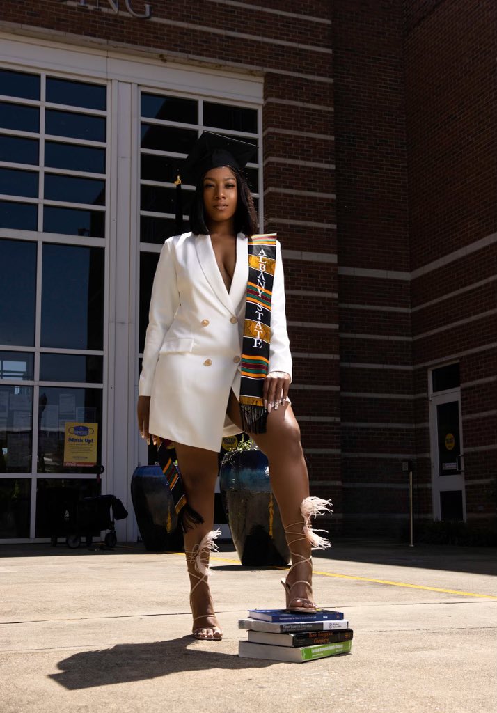 Fungirlkee's tweet photo. To the Biological Sciences Department of ASU, 
run me my degree because I did it 👩🏽‍🎓

- Sincerely, Ms. Secured Her Bag https://t.co/wzFTJ6oCxg