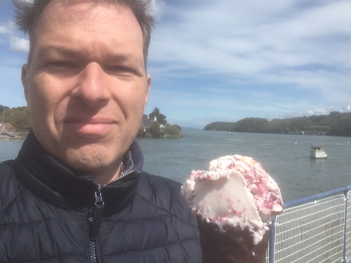 Where did you have your #ScouseSAM #conference lunch? How is this for a view @AcuteMedWales  @acutemedicine  - Thanks to #MenaiBridge @Redboatparlour for amazing Blueberry-Cheesecake #IceCream