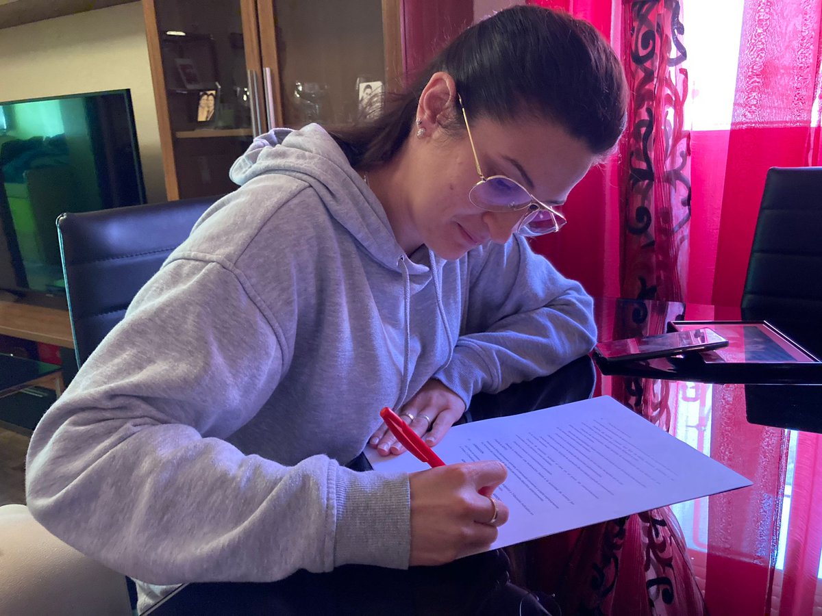 Esther ha sido inquilina de <a href="/Sareb/">Sareb</a> 5 años, pero nos ha costado 3 años más conseguir un nuevo contrato de alquiler. <a href="/Sareb/">Sareb</a> no te hagas de rogar tanto tiempo porfaaaaa  queremos seguir firmando los contratos que están aprobados.