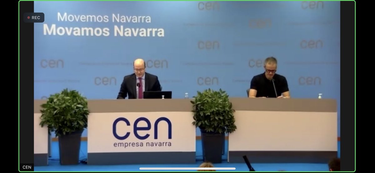 elcaserio_'s tweet image. Aprendiendo del #serdigital y ⁦@CEN_Navarra⁩ ⁦@YOU_MEDIA⁩ ⁦⁦@ECEQUIEL_⁩ nos gusta estar a vuestro lado con vosotros nos hacemos más cercanos!!!