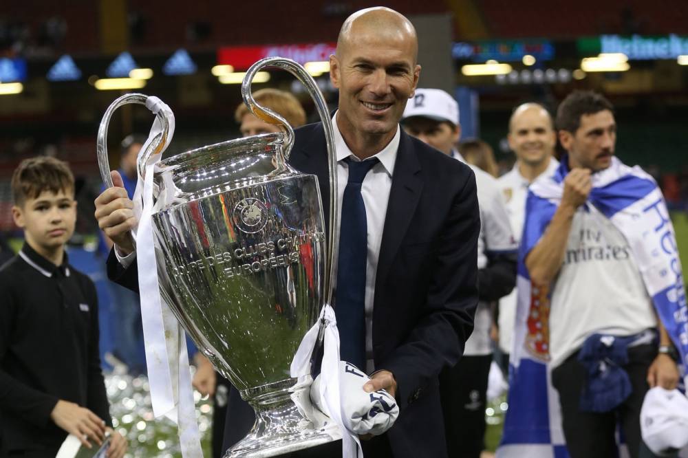  Le bilan 257 matchs 170 victoires 52 nuls 35 défaites  3 UCL 2 Liga 2 SuperCoupes d'Espagne 2 CDM des clubs  2 SuperCoupes d'EuropeEn très peu de temps, Zidane s'est très vite taillé un grand nom en tant que manager du football.