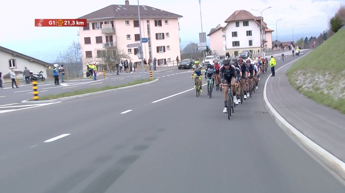 Taking control of the race 💪🏻 Impressive effort from @marco_brnr and the guys who're setting the tempo at the front of the bunch with 21km to go.👌🏻 #TDR2021