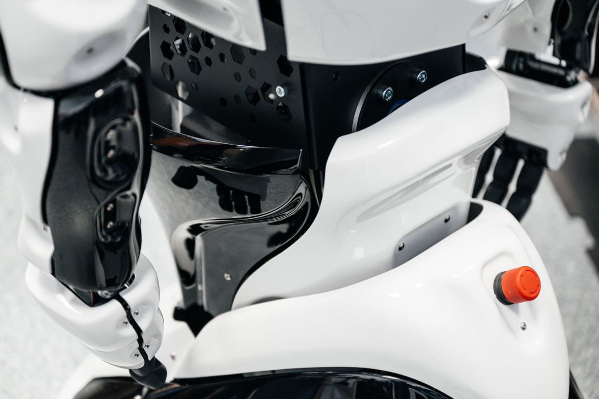 promobot's tweet image. Let&apos;s talk about one of the most noticeable and yet the most underrated features of a V.4 robot. This big red button is necessary to shut down the whole robot system. Though unlikely, anything can happen, and in this case, the robot must completely stop its operation.

#Promobot