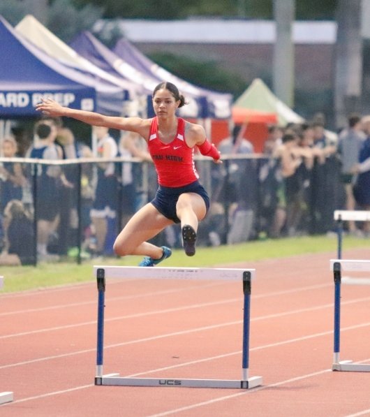 cchilds11's tweet image. Our Queen, Maya Smith counting us down to Regionals.. 2 days! Maya place 2nd at District and school record for 300mH and ranked 4th in State and District Champs for 4x400m Relay! She is ready for gold! @fauhigh_xctf @Athletic_Owls #redemptionszn #owlsrun #GoOwls @pwincessmaymay