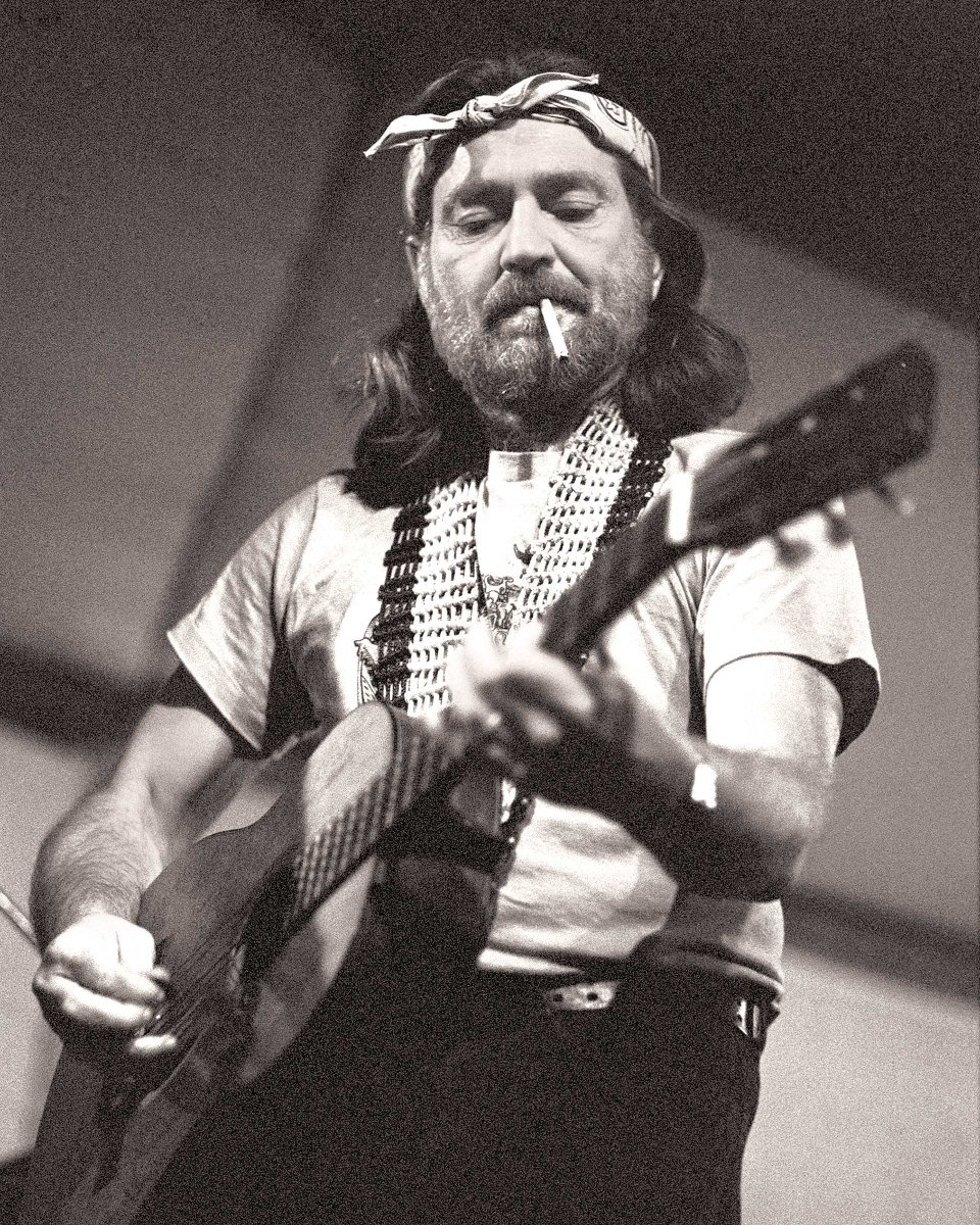 “Ninety-nine percent of the world’s lovers are not with their first choice. That’s what makes the jukebox play.” – Willie Nelson  #BOTD A little thread: