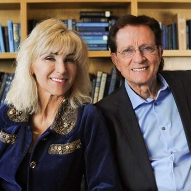 JosieShow's tweet photo. Tonight on The Josie Show: Special Edition at 6:00PM CDT we have Bill and Kim Nash joining us! Tune in at https://t.co/Vxj1fNC1Kx https://t.co/4nnacOjReJ