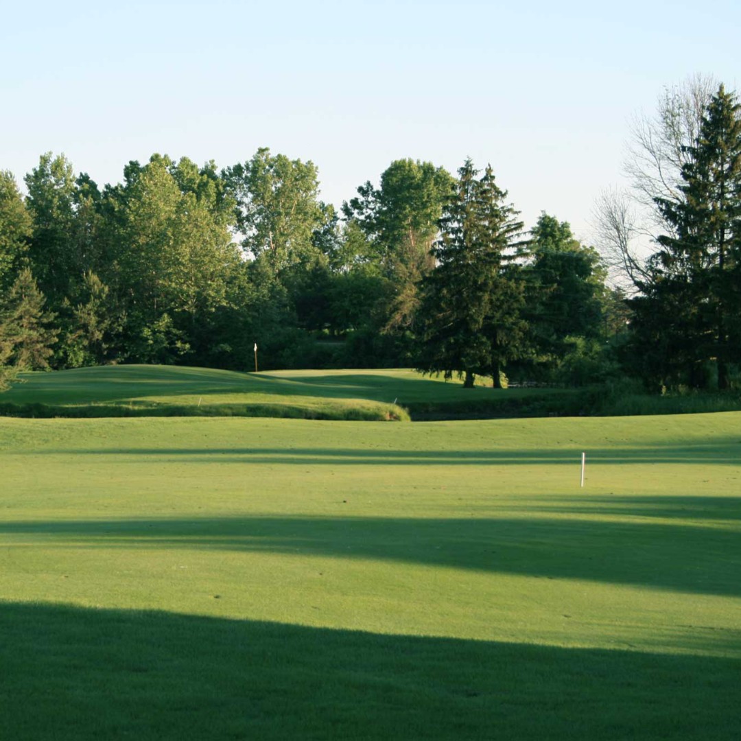 GolfStonebridge's tweet image. Heading into the weekend with a feature of Hole #18. This par 4 plays 427 yards, dogleg right. Aim for the 150 yard stake. Watch out for the small creek short of the green. Green slopes left to right toward creek. Beware of bunkers. Tips?
.
.
.
#CourseStrategy #annarbor