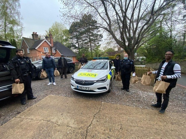 Yesterday 72 non-Muslim officers and staff volunteered to take part in a fast for a day, as part of a #FastingCollective. The day started with a virtual Sahoor and ended with a virtual Iftar by <a href="/theyoungimam/">Sabah Ahmedi</a>, with food parcels provided by <a href="/UKMuslimYouth/">AMYA UK</a>.
surrey.police.uk/news/surrey/ne…