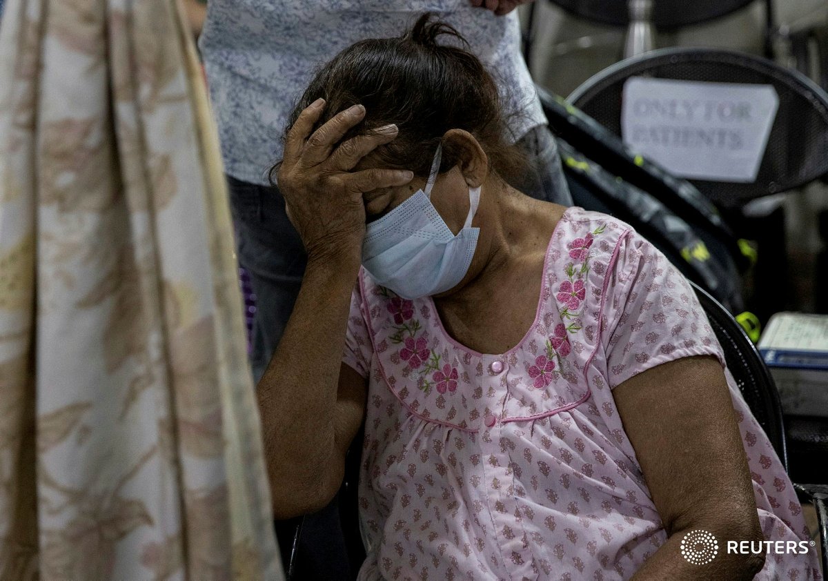 "It cannot be left to the citizens to run around and find a bed. They are dying on the way to the hospital because they are going from hospital to hospital, trying to find a bed. That's no way to treat our citizens, that is no way." Dr Sumit Ray, head of ICU, told  @Reuters