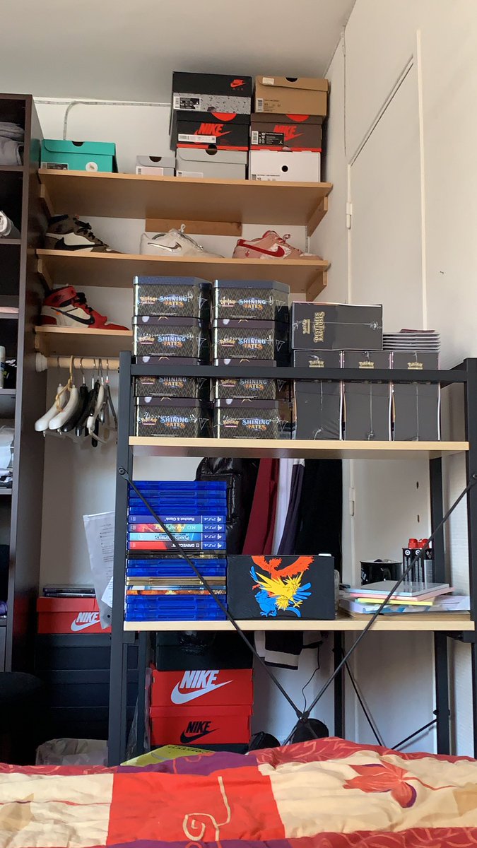 C est rien c est @PokeCop_ 
(Cop en mois d’un mois) 
(Full stock pas encore reçu)