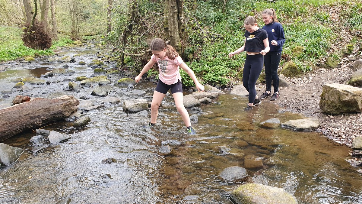 Great to get 45 Y6 pupils out for our first cross country off-site practice of the year. They covered around 2 miles across some exciting terrain  #loverunning @runnersworld @paulajradcliffe #crosscountryrunning @tompalmerauthor @alexbell92