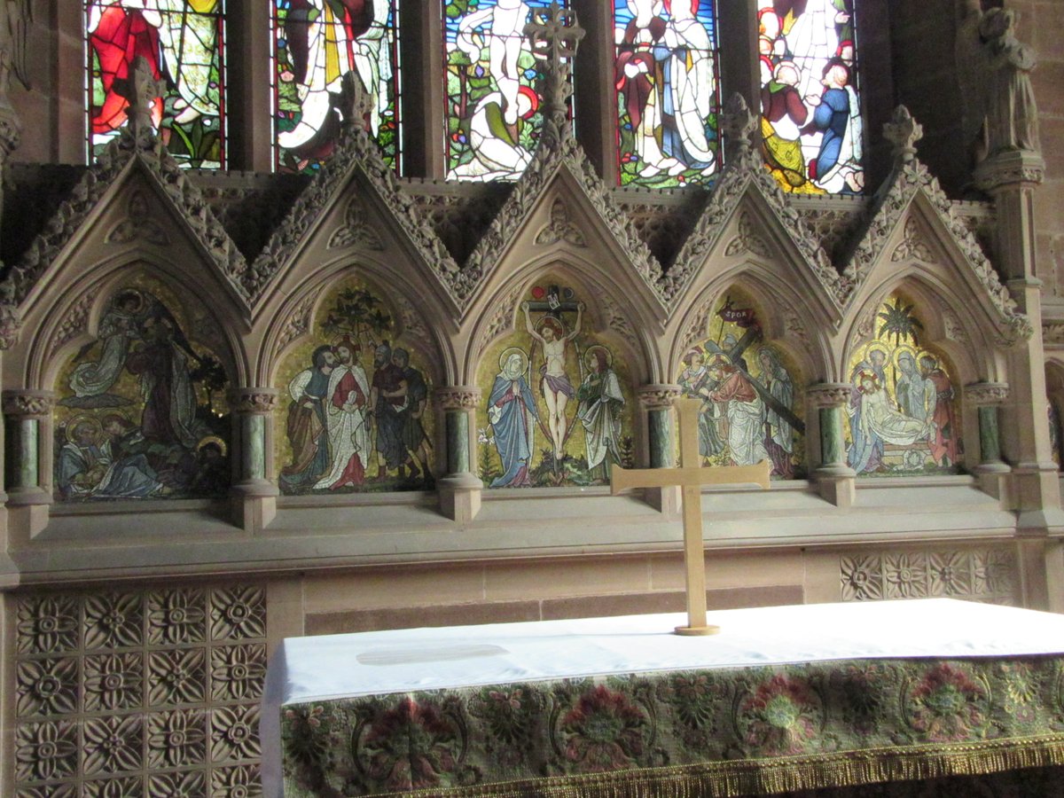  #AprilAngels St John the Baptist, Alford (Part 2!)A beautiful church in  #Cheshire - I visited to see the  #Salviati reredos. Delighted to find many other lovely features  @PosyHill1  @StroudStory  @todbooklady  @ColorsAndStones  @BSMGP 1/4