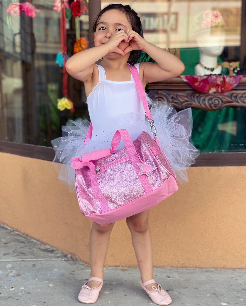 Happy International Dance Day!💃🎀 ⁠⁠
 📷 @felicitysplayhouse ⁠⁠
⁠
 #Bixbee #BixbeeBuzz #embraceyourimagination #bag #dufflebag #BixbeeBuzz #DanceDay #BixbeeBackToSchool #exciting  #love #toddlerlife #toddler #kids #school #education⁠⁠
#dancephotography#livetodance⁠⁠

⁠