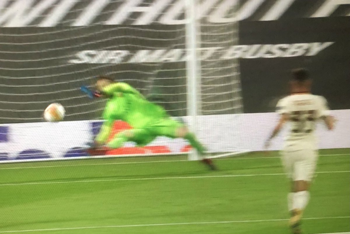 ZZiliani's tweet image. Ora va bene tutto ma non è che sia obbligatorio andare a #Manchester e  prenderne sempre 6 o 7. Che ne so, 3 almeno una volta volta potrebbero bastare.
#ManchesterUnitedRoma 6-2