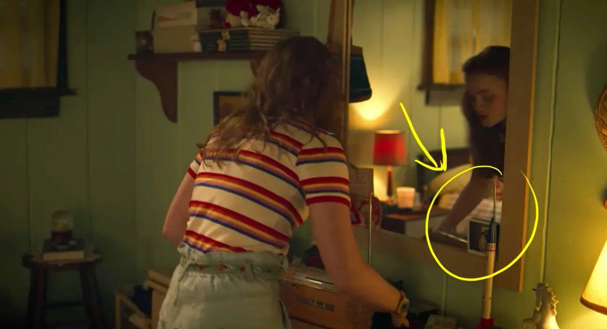 Love how eleven has mike's polaroids all over her room... 