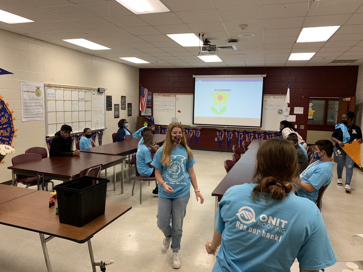 We had a blast today at Kids Day at the Creek teaching our 1800hall siblings all about Ag! Special thank you to On It Roofing for your generous support! #CreekCollaboration #TeachAg #BestIsTheStandard <a href="/HumbleISD_SCHS/">Summer Creek High</a> <a href="/HumbleISD_CTE/">Humble ISD CTE</a> <a href="/ffa_summercreek/">SCHS FFA</a> <a href="/HumbleISD/">Humble ISD</a>
