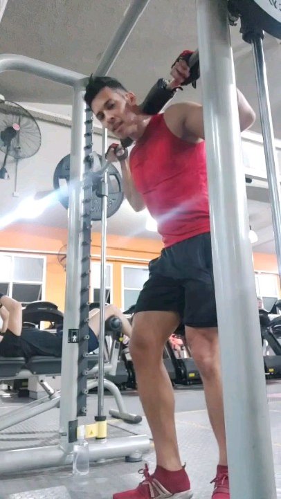 Derwin1908:Entrenamiento #training #hardwork #legs  kw.ai/p/9NfIbhvG