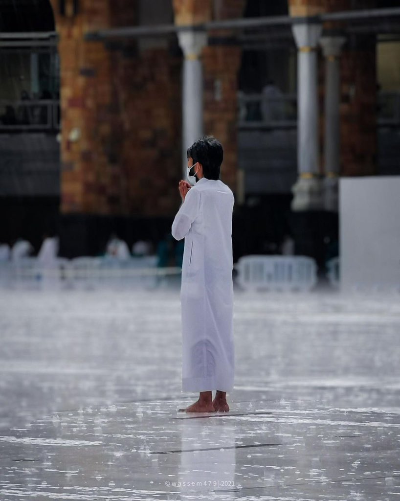 Makkah_wr's tweet photo. يا رب في القلبِ آمالٌ مُعلقّةٌ
أنتَ الكريمُ فحقّق كُل آمالي ✨

#١٧رمضان_١٤٤٢ https://t.co/1fupb1UDTG
