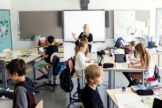 UManresa's tweet photo. 🆕NOU! Posem en marxa el Màster en Eines, estratègies, competències i metodologies digitals en educació, pensat per a docents de totes les etapes educatives. Informa't i forma't: https://t.co/WC4qTqiadK 

@rbarlam @UManresaFC 
 
#formacio #continua #master #educacio #TIC https://t.co/7LPg4oghd3