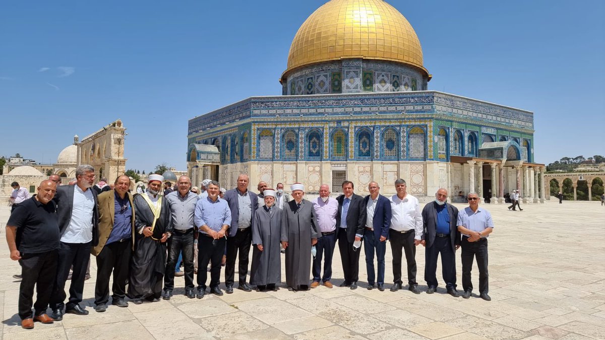 נפגשנו בוועדת המעקב עם ההנהגה הפלסטינית בירושלים המזרחית.
חיזקנו את ידם מול אלימות הכיבוש. המאבק האמיץ יוליד שלום צודק שבבסיסו ירושלים המזרחית הבירה הפלסטינית.

הפלסטינים בירושלים הם חלק אינטגרלי מהמדינה הפלסטינית ואין לקבל את עמדת ישראל שלא מאפשרת להם להשתתף בבחירות הפלסטיניות.