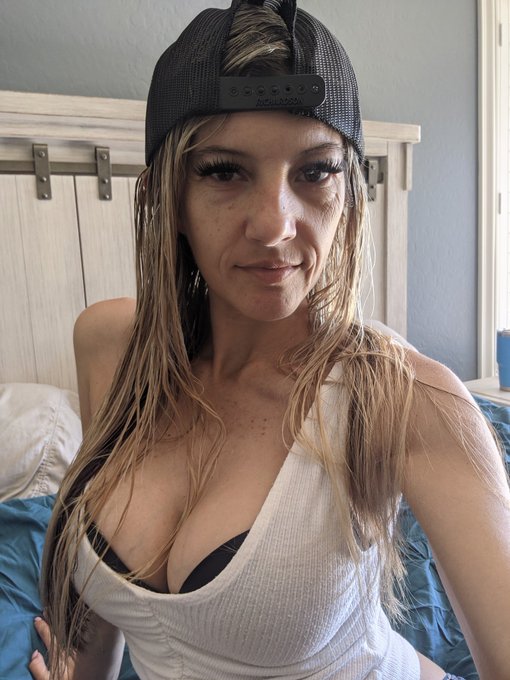 Watch HotwifeBre ❤️ birthday 8/29's leaked NSFW photo on TwXstars