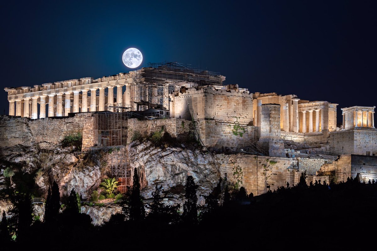 Winner of STRUCTURES: High Budget category is Acropolis of Athens and Monuments, Greece by Eleftheria Decko &amp; Associates Lighting Design!

#lightingawards #darcnight #lighting #architecturallighting #decorativelighting #2020winners #darcawards