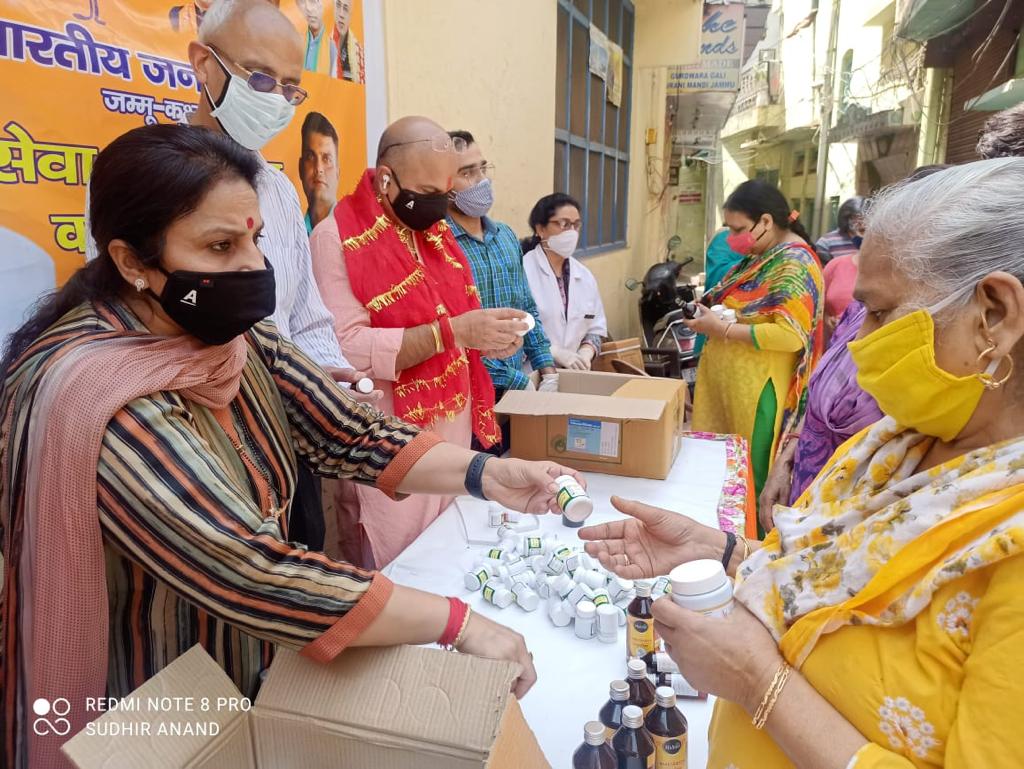 priyasethibjp's tweet image. #JammuEast...

Looking into the unprecedented spike in #coronvirus cases and need to spread awareness on Covid appropriate behavior, an ayush camp was organized at Devi Dwara Gali Kumhara here today.

#WEWILLWIN

@tarunchughbjp
@ImRavinderRaina
@ImRupeshkmr