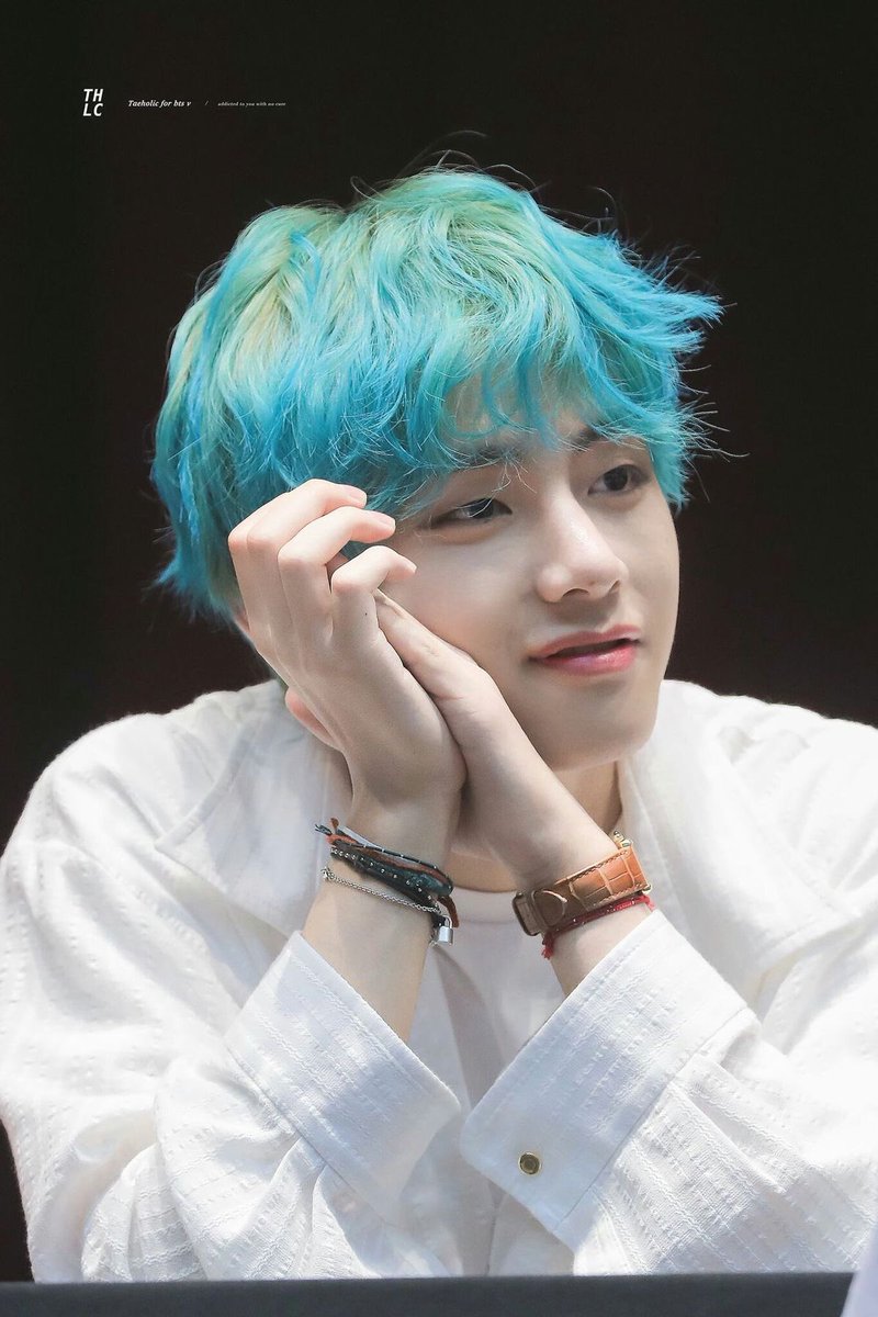 KIM TAEHYUNG fansign 190421He was looking like a angel that day:’)