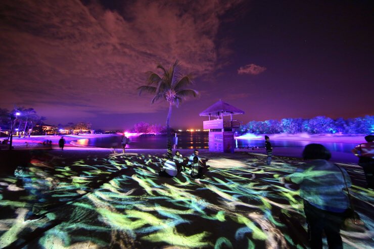 Winner of SPACES: High Budget category is… Magical Shores at Silosso, Singapore by Lighting Planners Associates!

#lightingawards #darcnight #lighting #architecturallighting #decorativelighting #2020winners #darcawards