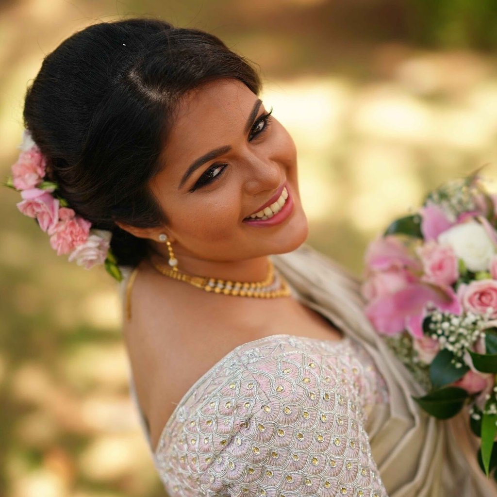 VarunaJithesh's tweet image. White embroidered blouse by Varuna Jithesh 
#varunajithesh #weddinglehenga #lehenga #hyderabadlehenga #hyderabadwedding