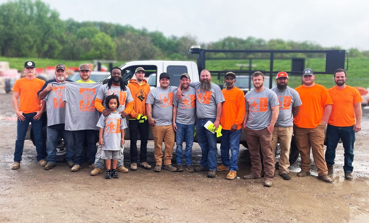 TrafficControl1's tweet image. What did your #GoOrangeDay look like?
#NWZAW #OrangeForSafety #ATSSA #protectyourpeeps